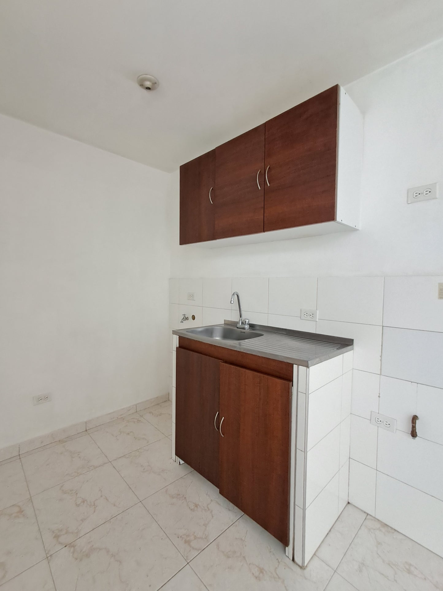 ARRIENDO APARTAESTUDIO EN CIUDAD JARDIN