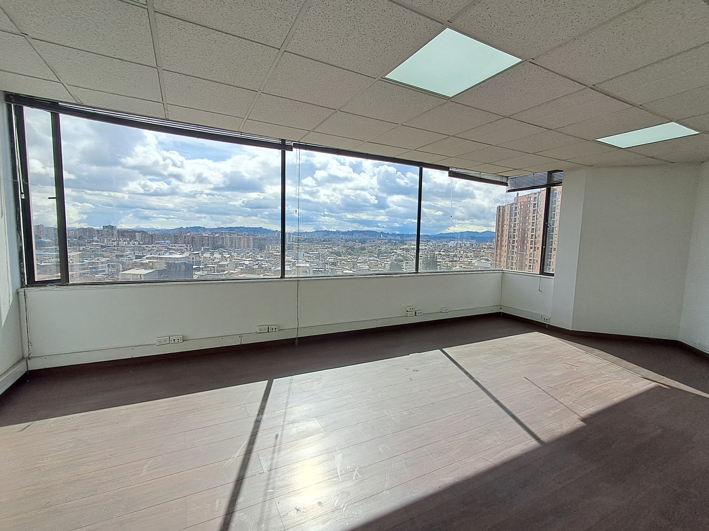 Hermosa Oficina En Arriendo En North Point