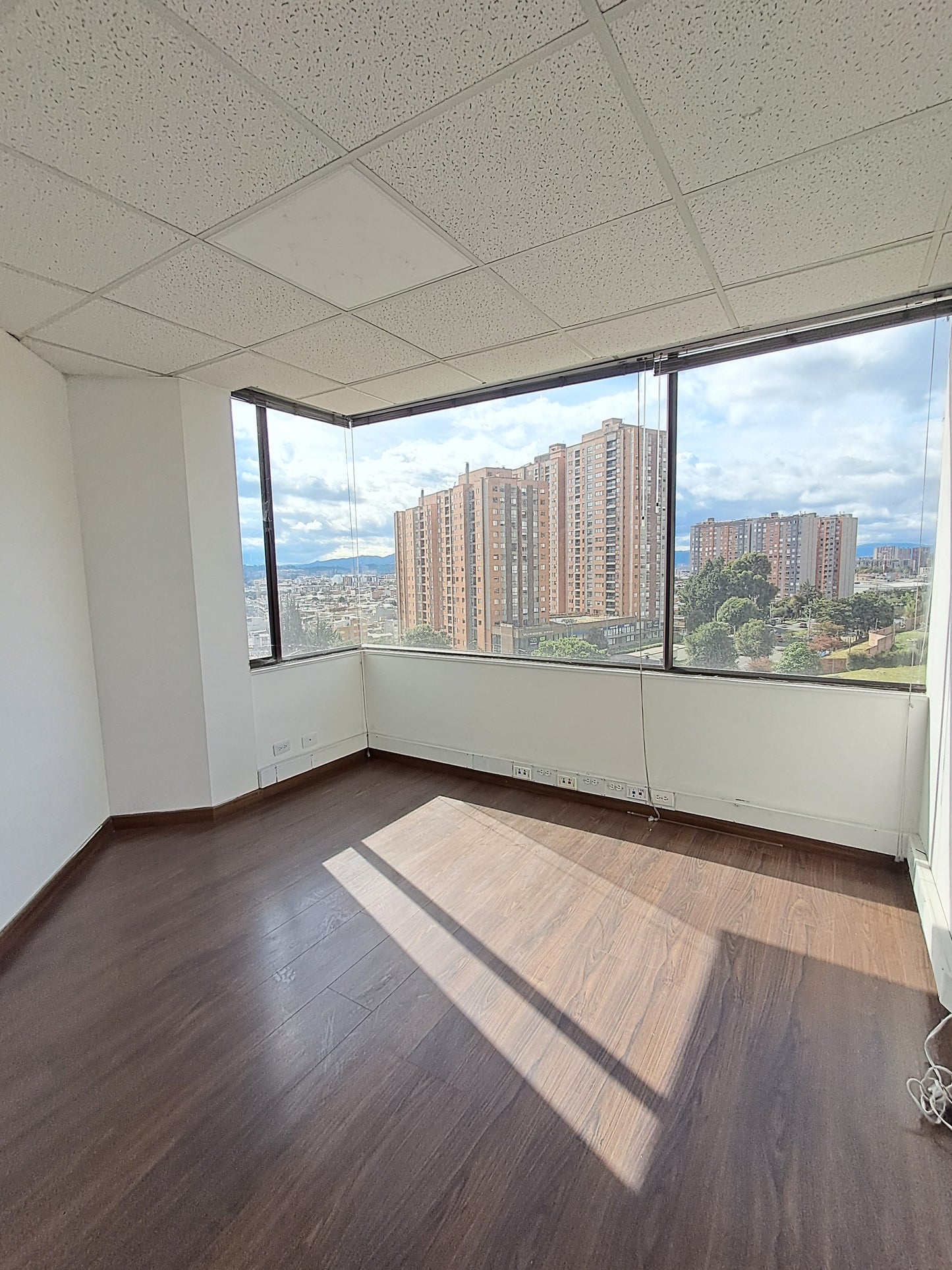 Hermosa Oficina En Arriendo En North Point