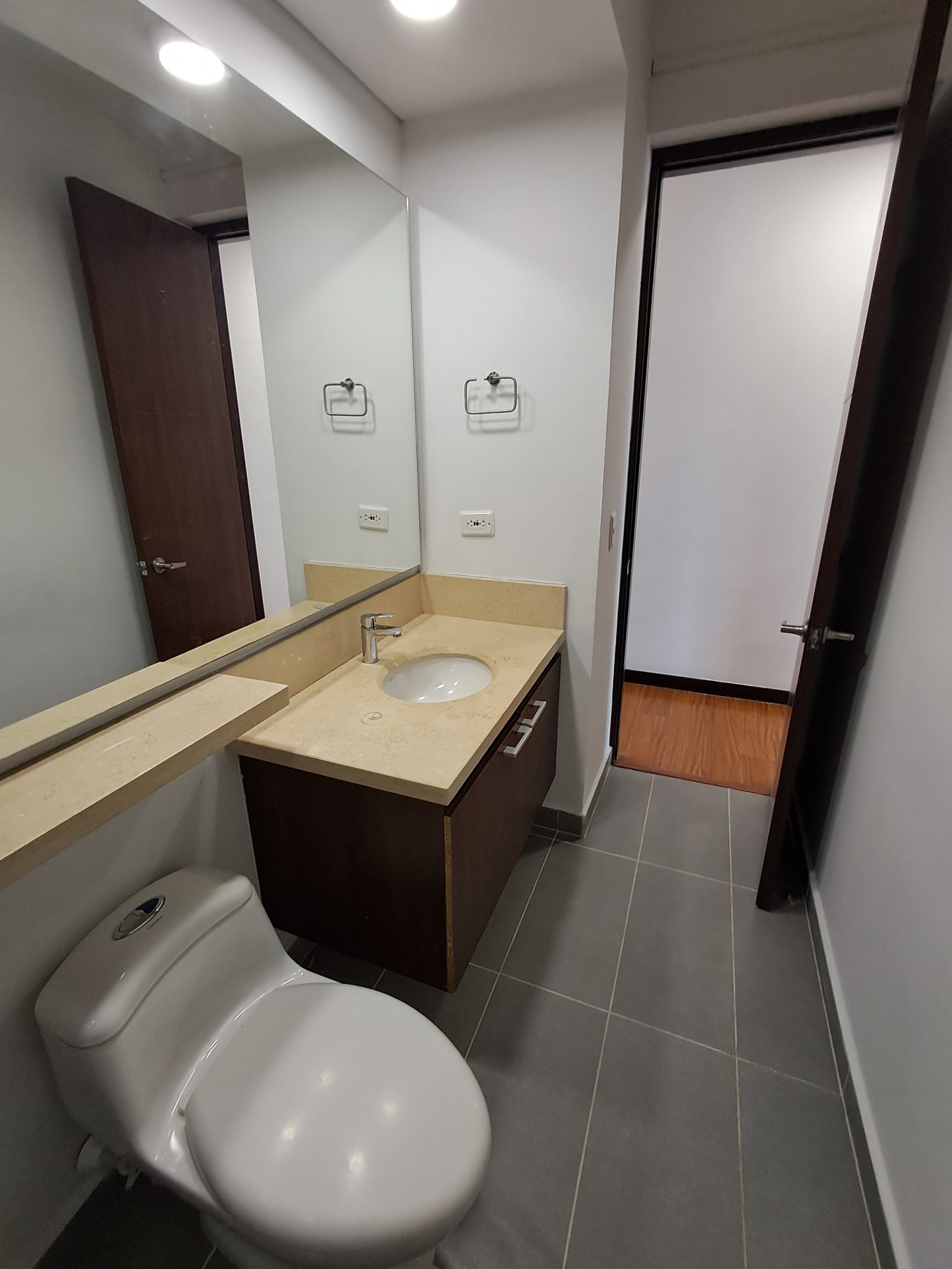 Precioso Apartamento En Arriendo En Ciudad Jardin