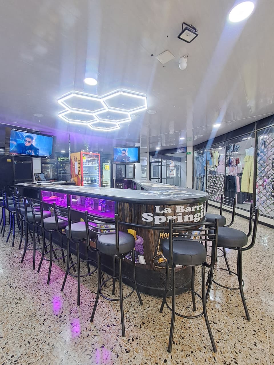 Hermoso Local En El 20 De Julio