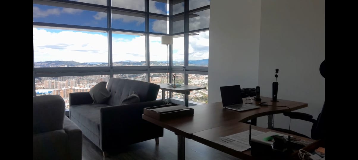 233-921 Grandiosa Oficina en Venta en Torre Krystal North Point