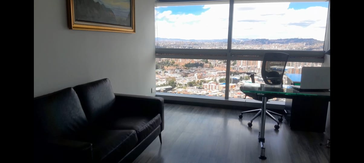 233-921 Grandiosa Oficina en Venta en Torre Krystal North Point