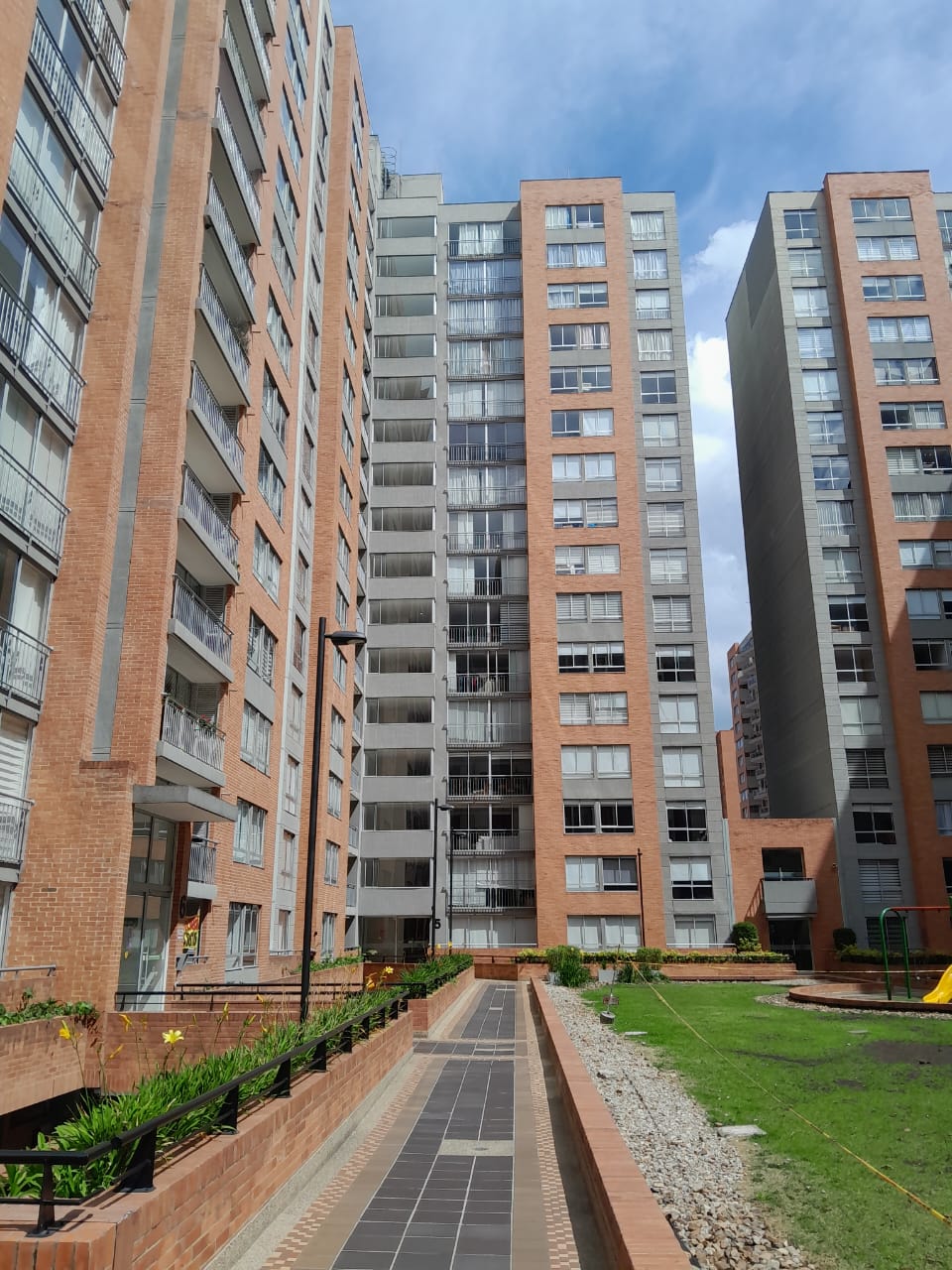 233-159 Apartamento en arriendo en Alameda
