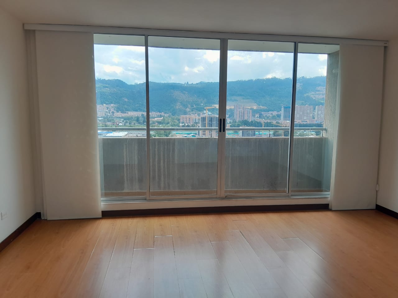 233-159 Apartamento en arriendo en Alameda