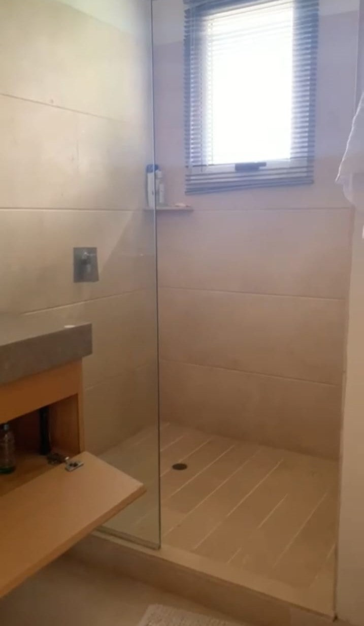 VENDO CASA CAMPESTRE HERMOSA EN LA MESA / 233-947
