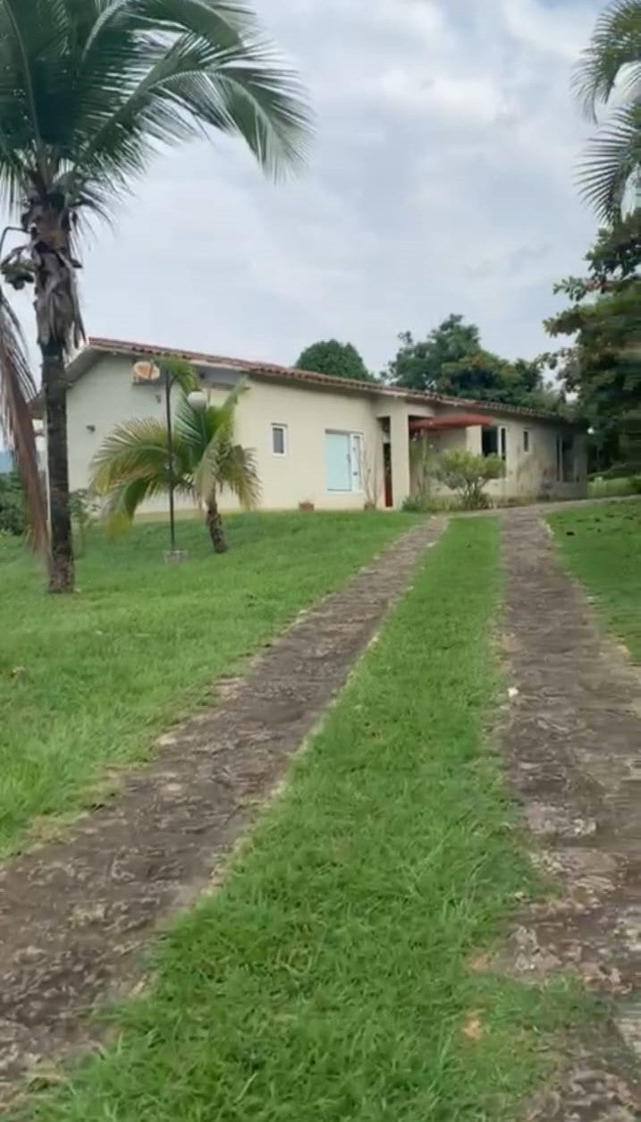 VENDO HERMOSA CASA CAMPESTRE EN LA MESA