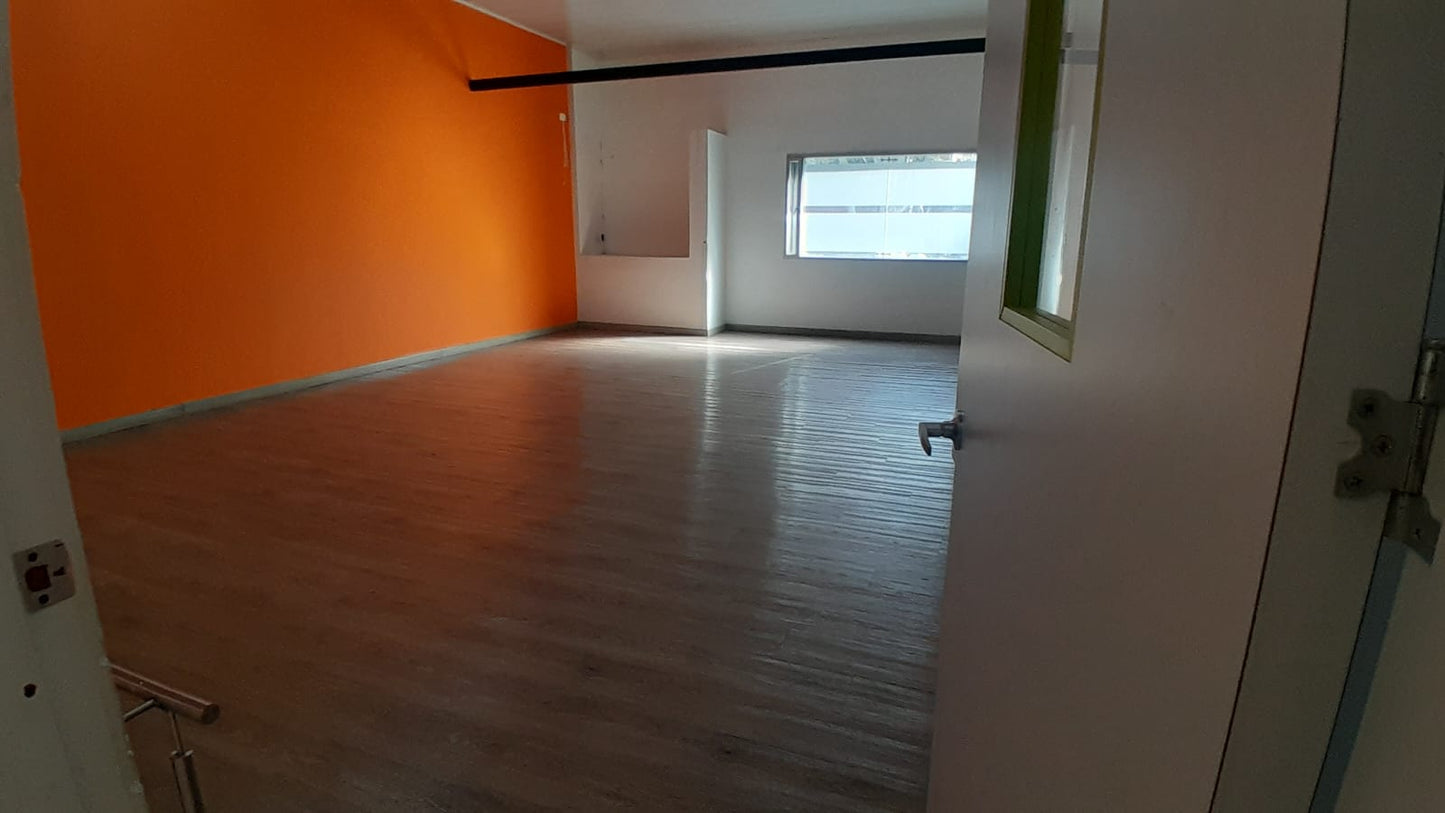 Vendo casa comercial con oficinas