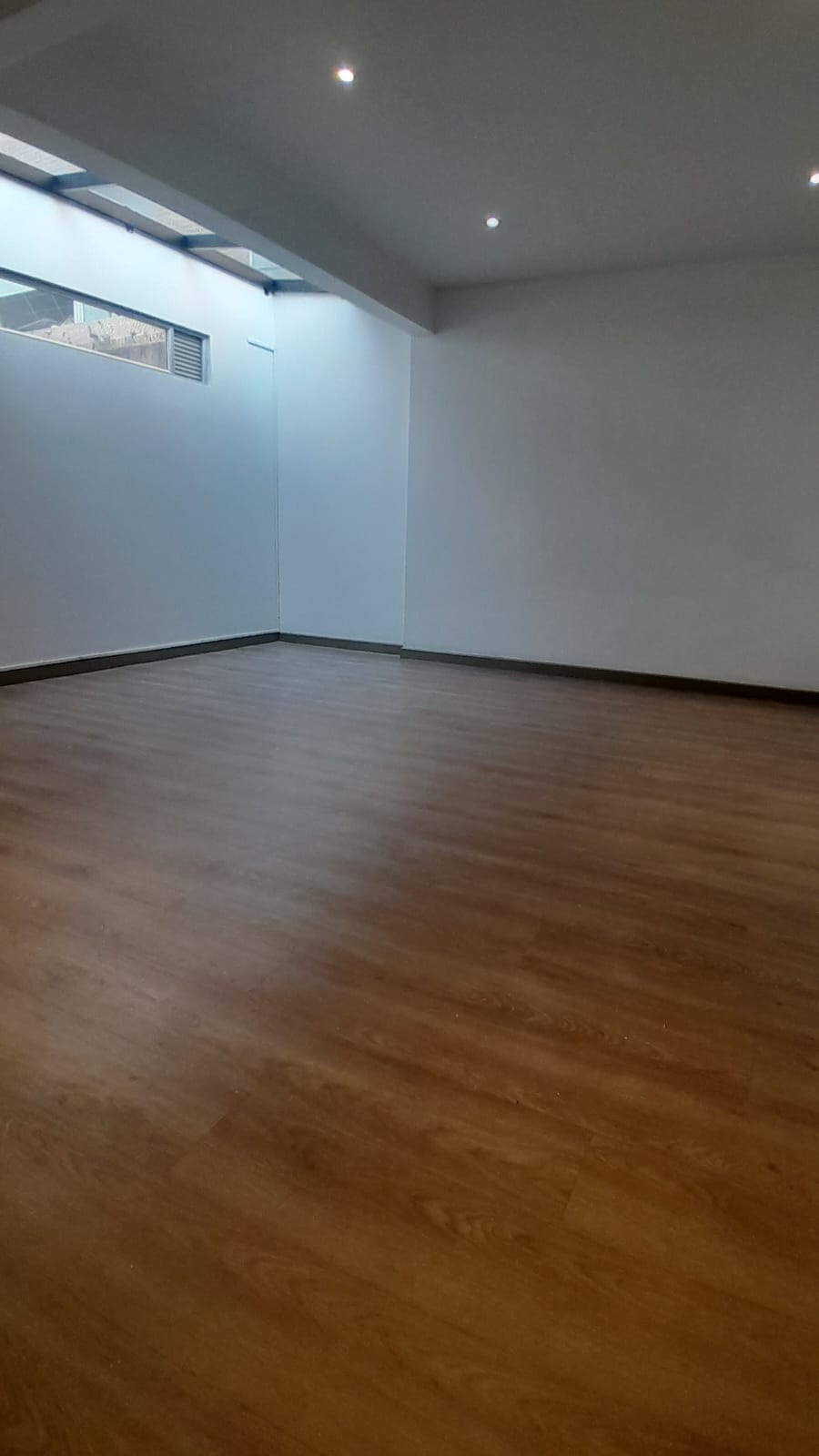 Vendo casa comercial con oficinas