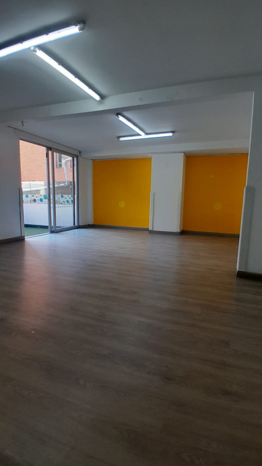 Vendo casa comercial con oficinas