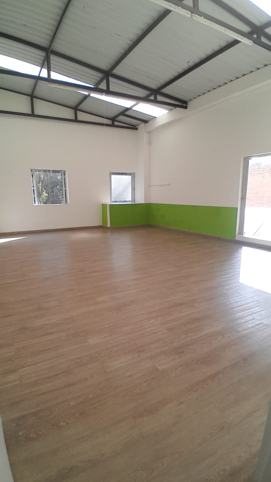 Vendo casa comercial con oficinas