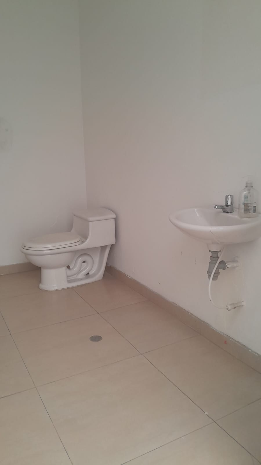 Vendo casa comercial con oficinas