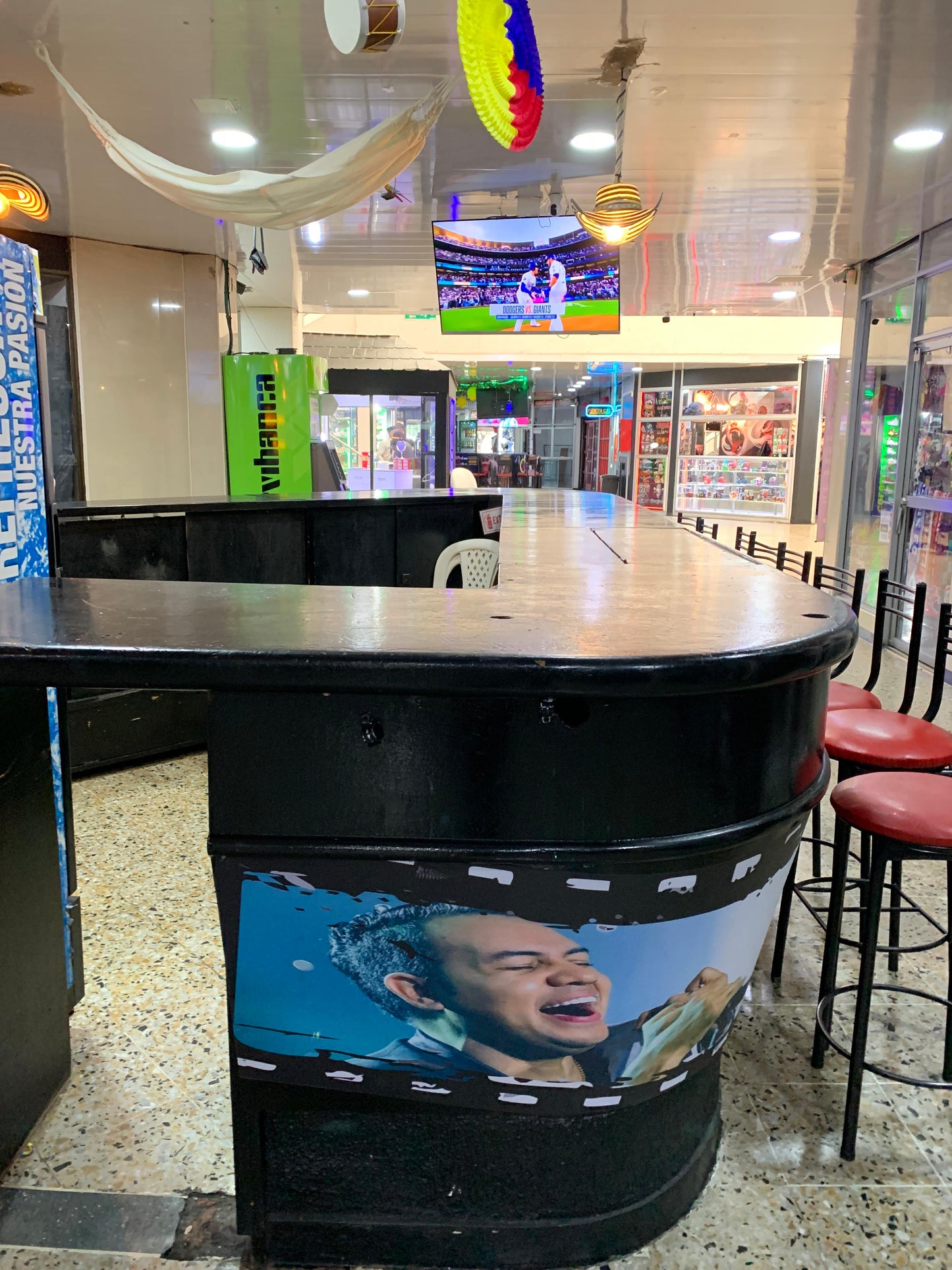 Local En El Centro Comercial Bazar