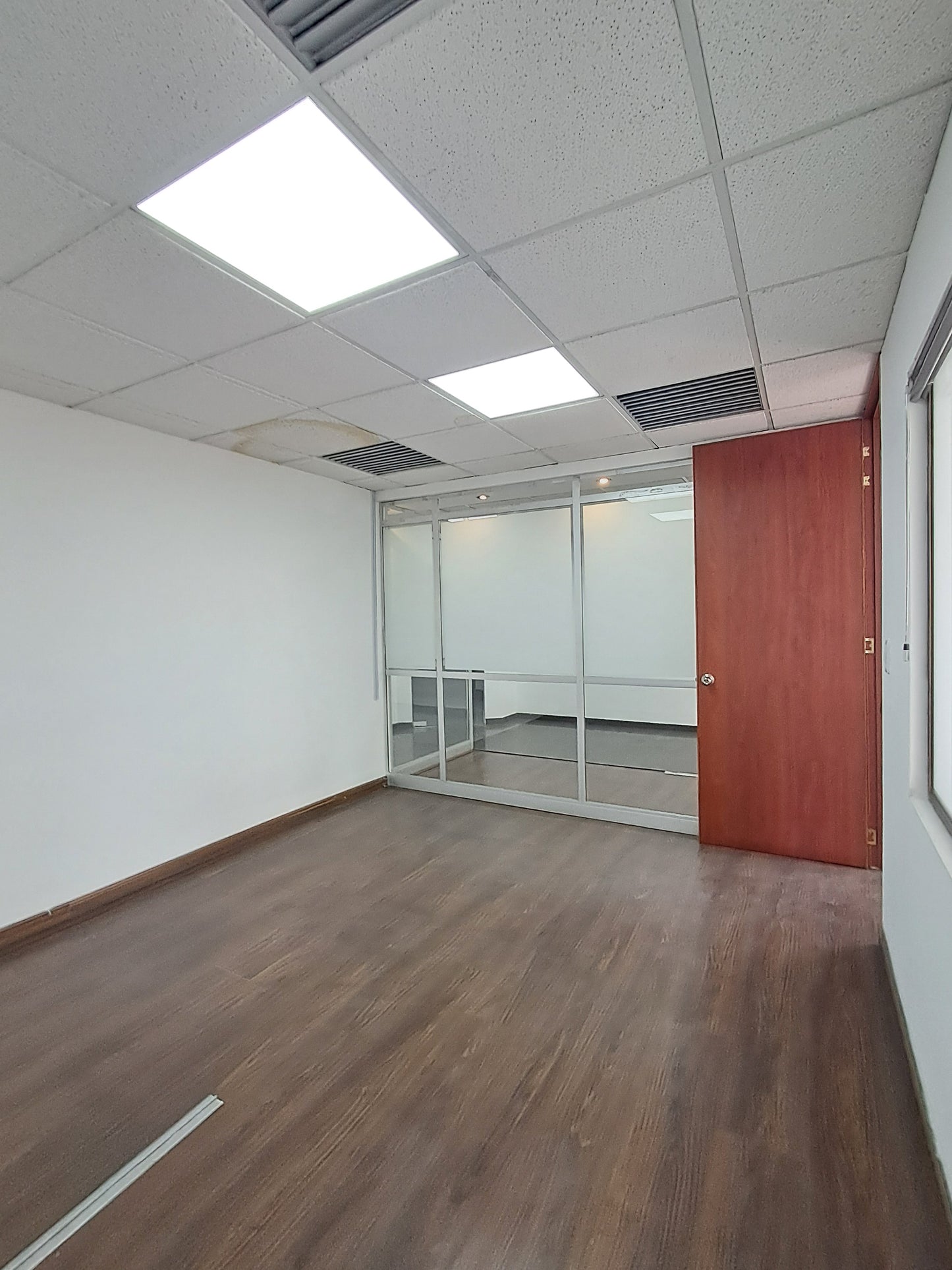 Hermosa Oficina En Arriendo En North Point