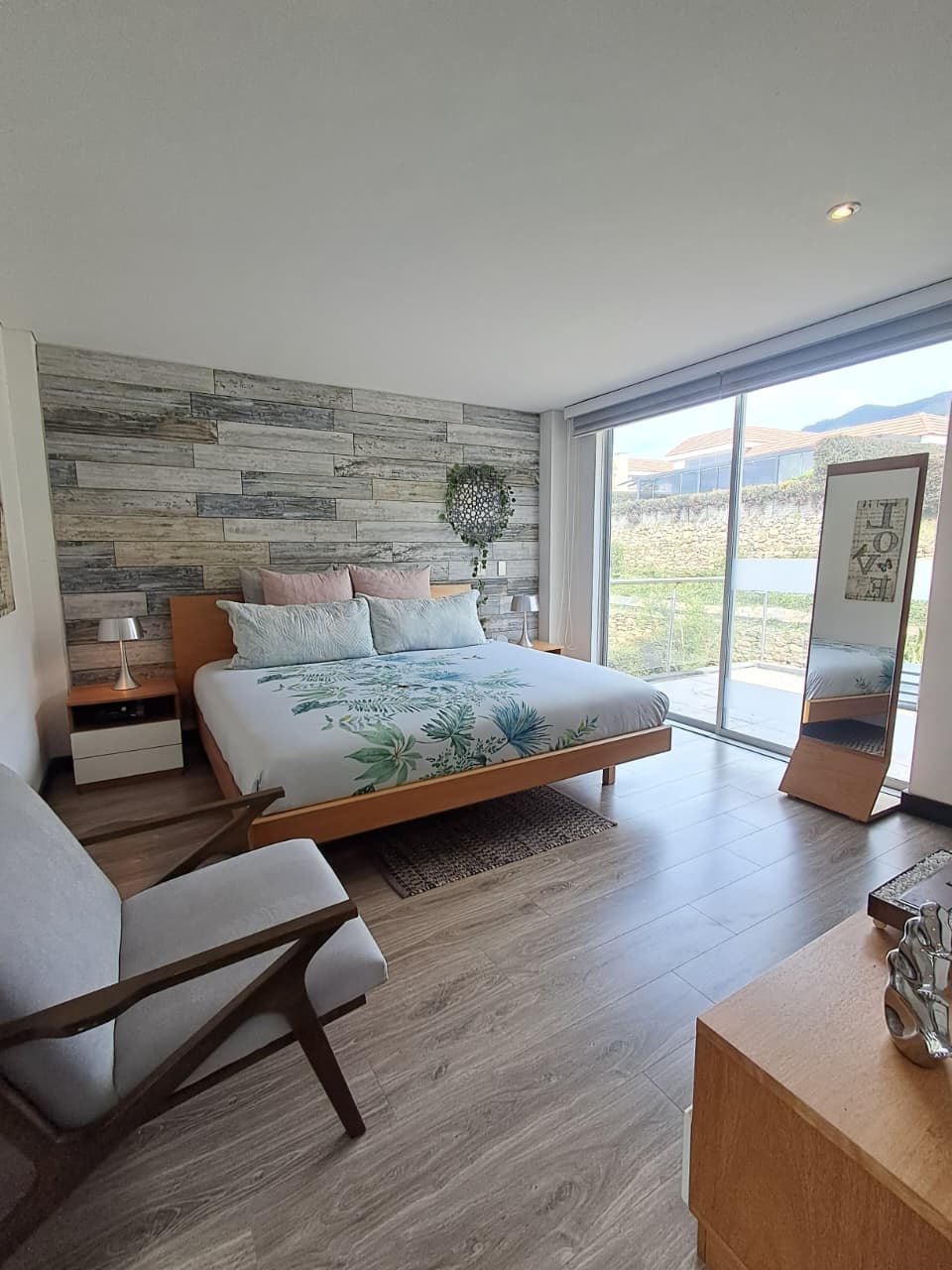Luminosa Y Amplia Casa En Venta En Cajicá