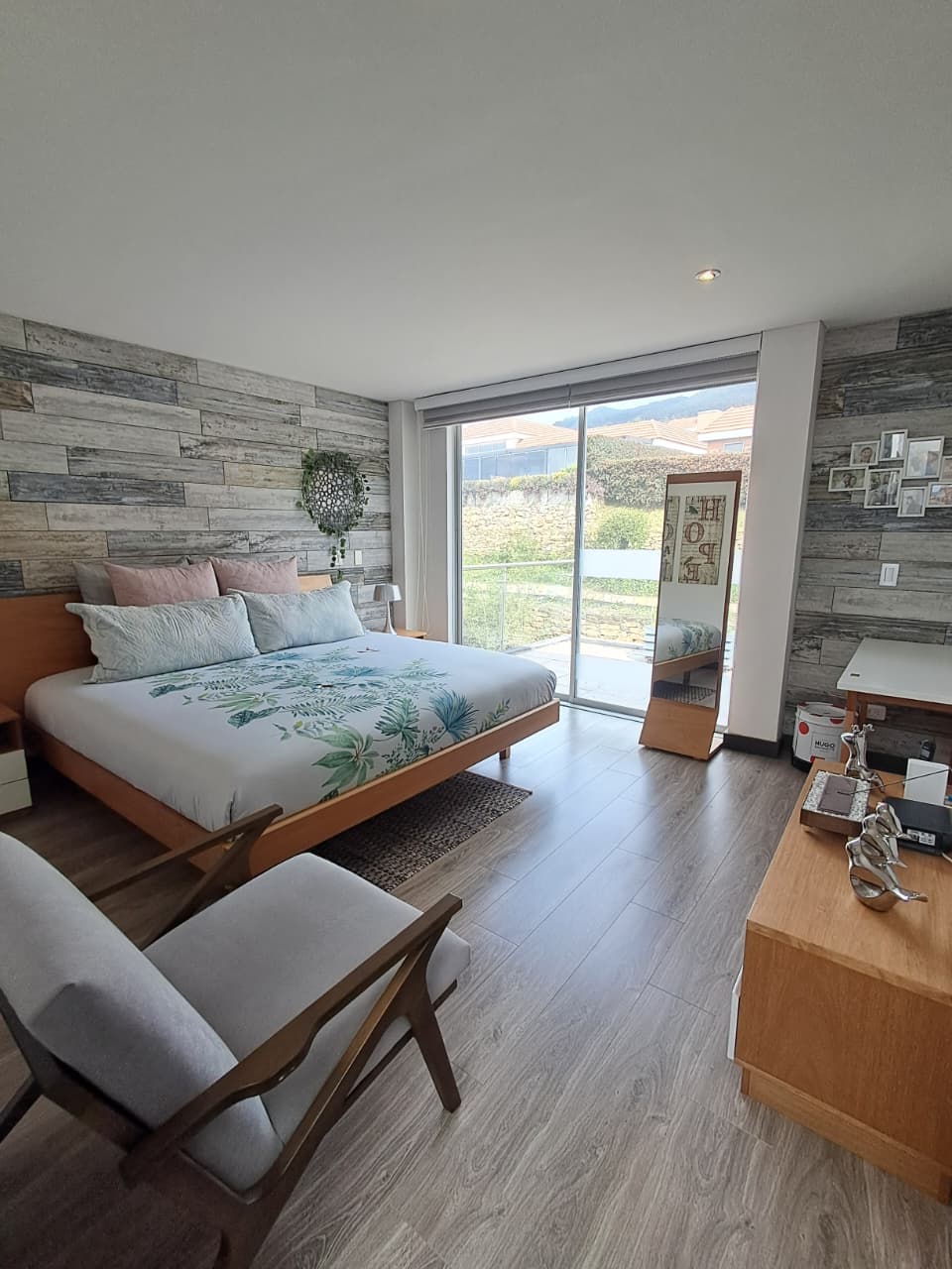 Luminosa Y Amplia Casa En Venta En Cajicá