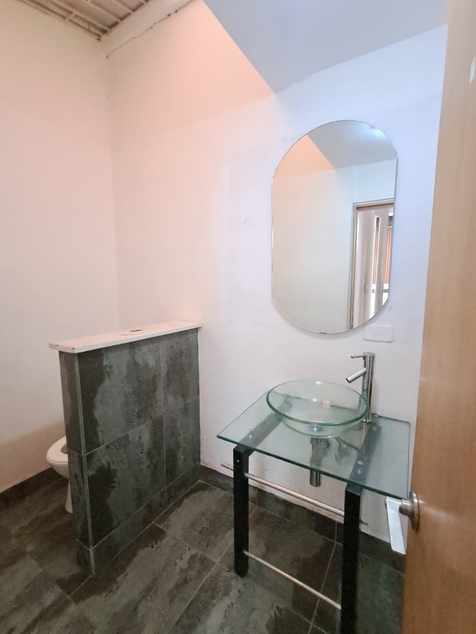 Amplio y Luminoso Local En Arriendo En Zona T
