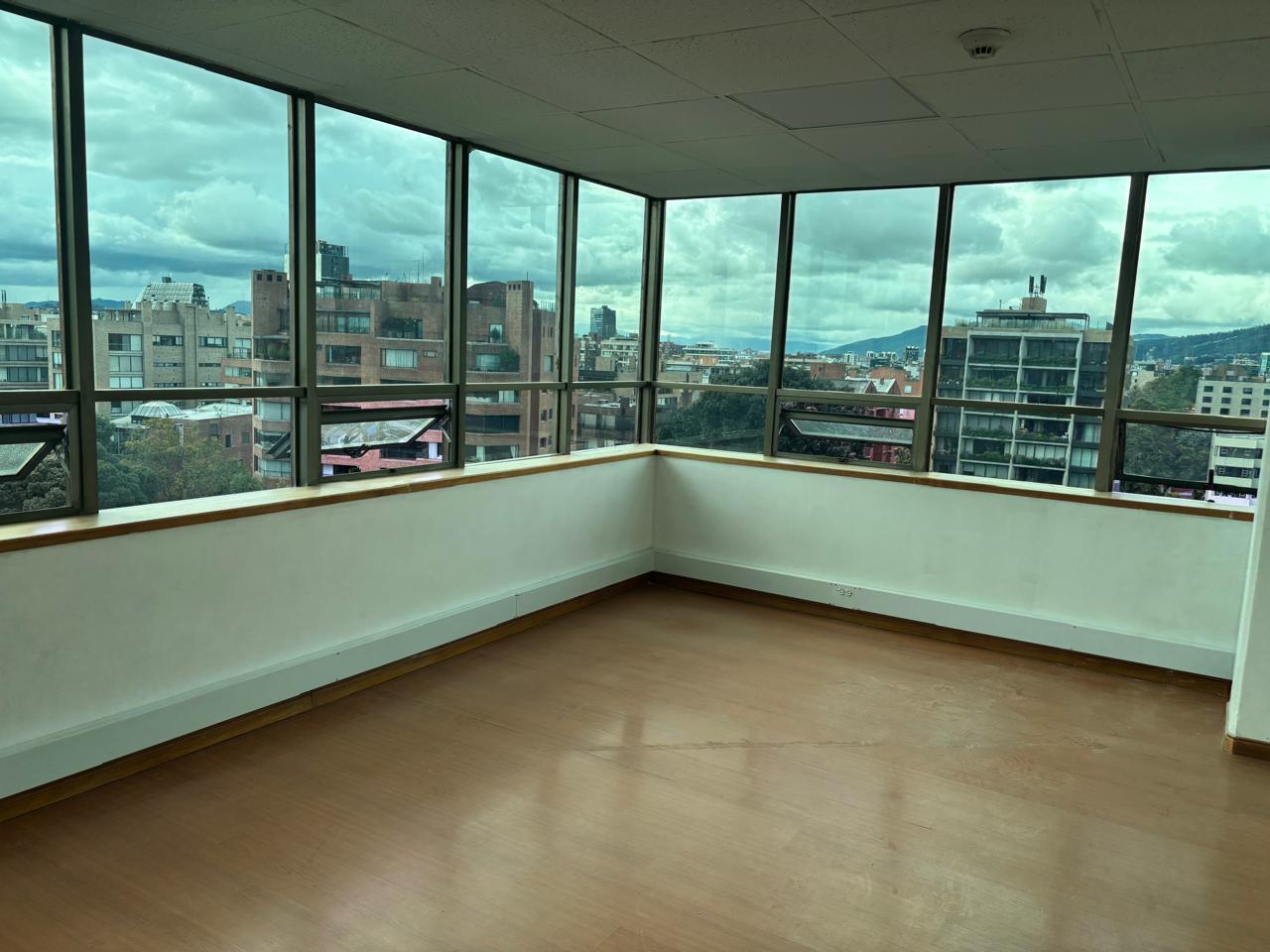 Hermosa Oficina En Arriendo