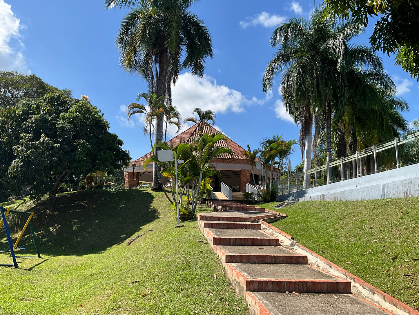 HERMOSA CASA CAMPESTRE EN LA MESA