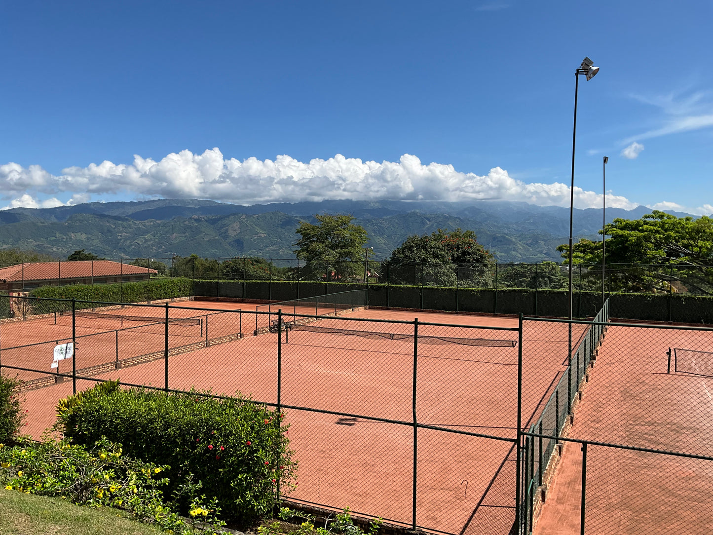 HERMOSA CASA CAMPESTRE EN LA MESA