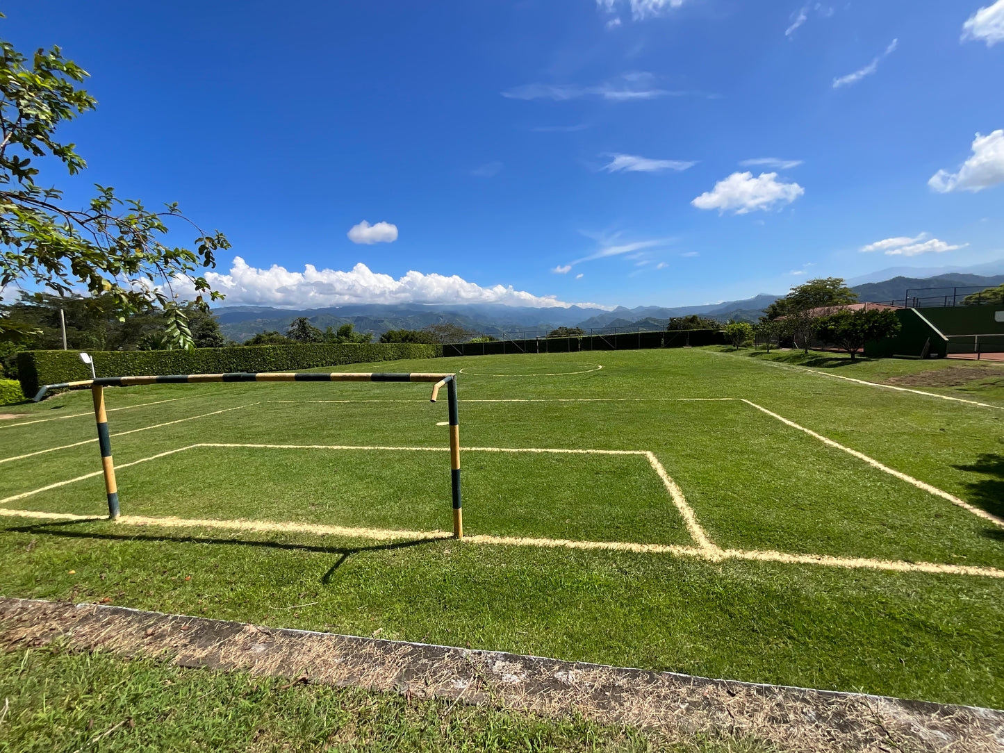 HERMOSA CASA CAMPESTRE EN LA MESA