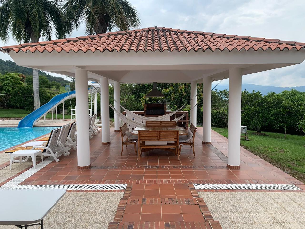 HERMOSA CASA CAMPESTRE EN LA MESA