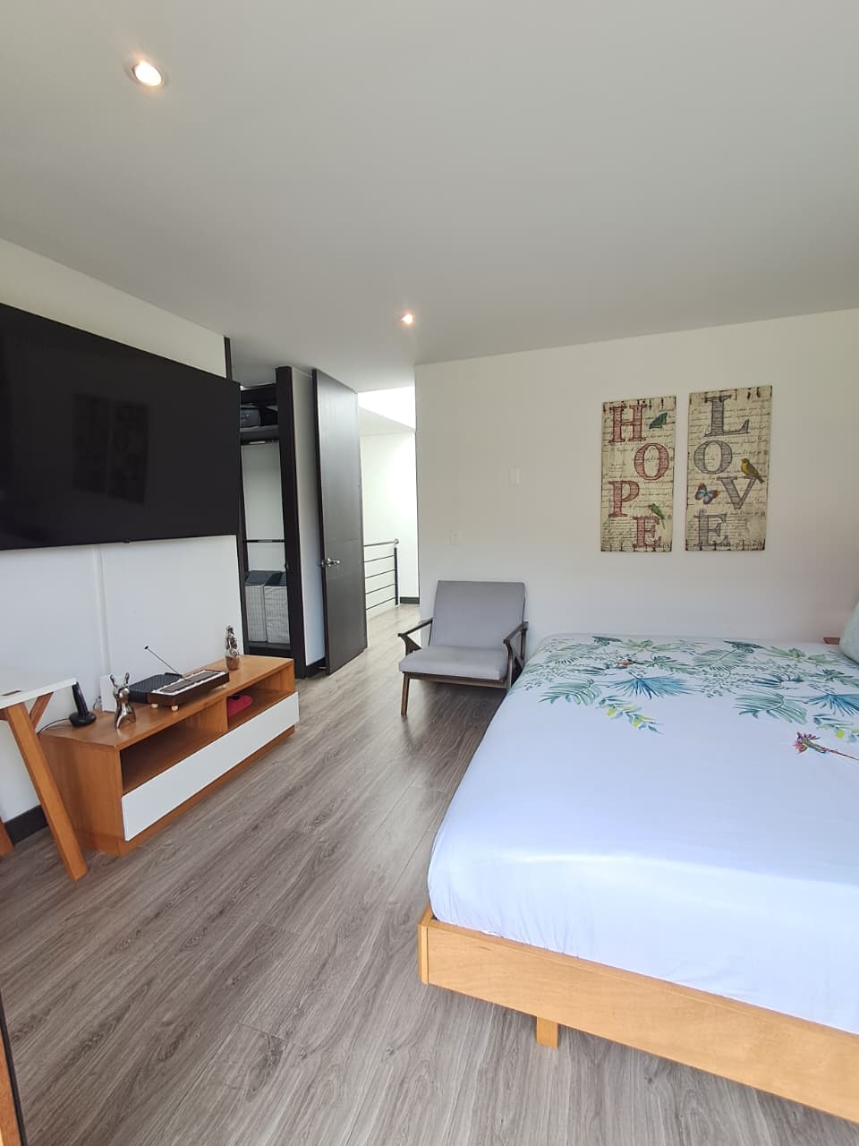 Luminosa Y Amplia Casa En Venta En Cajicá