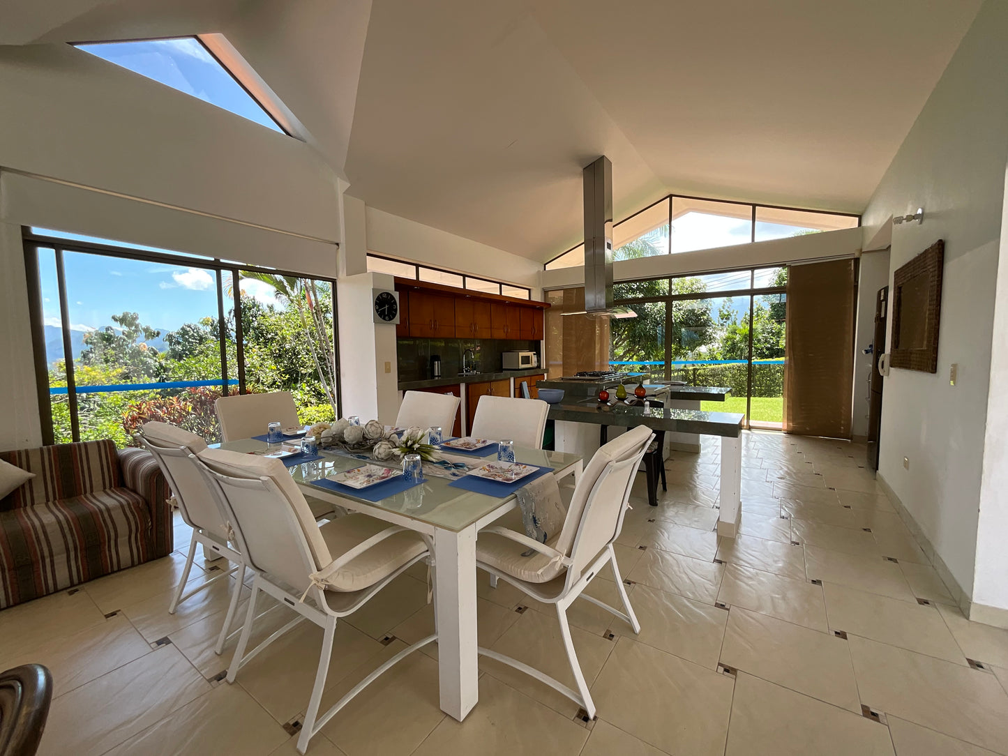 HERMOSA CASA CAMPESTRE EN LA MESA
