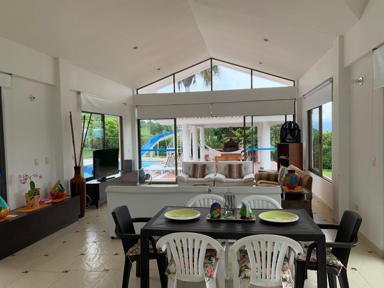 HERMOSA CASA CAMPESTRE EN LA MESA