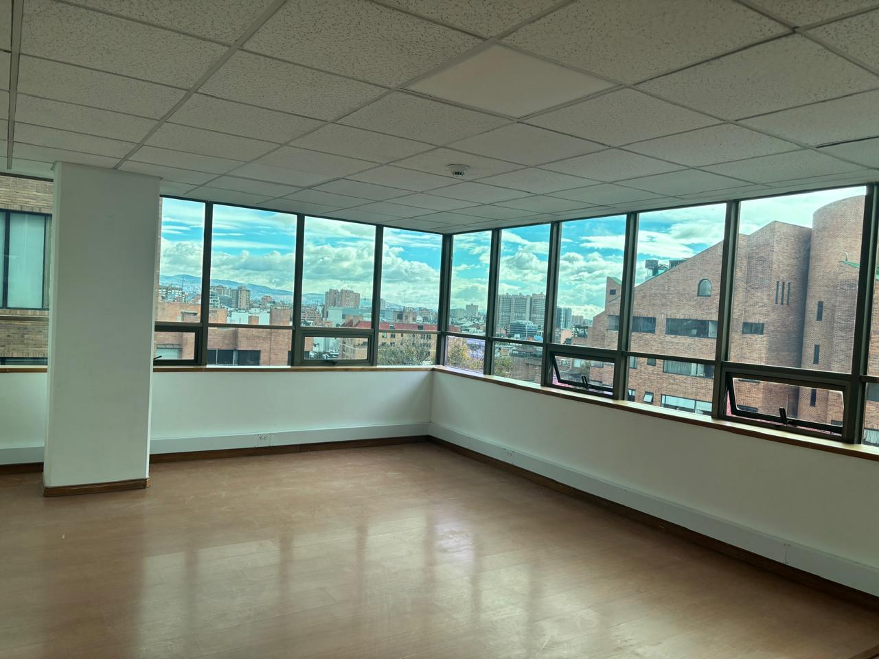 Hermosa Oficina En Arriendo
