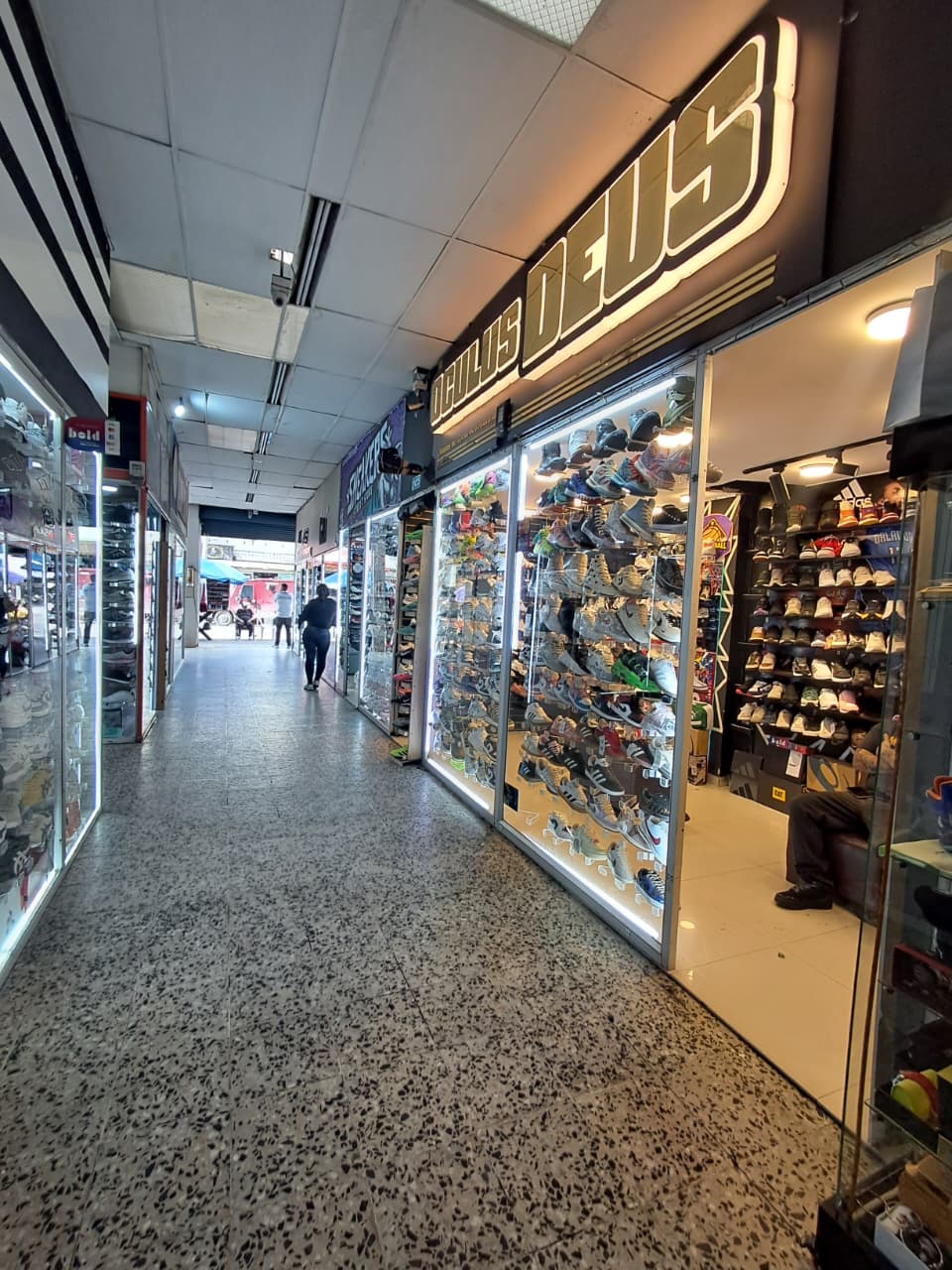 Hermosa Bodega En Arriendo En El Ricaurte