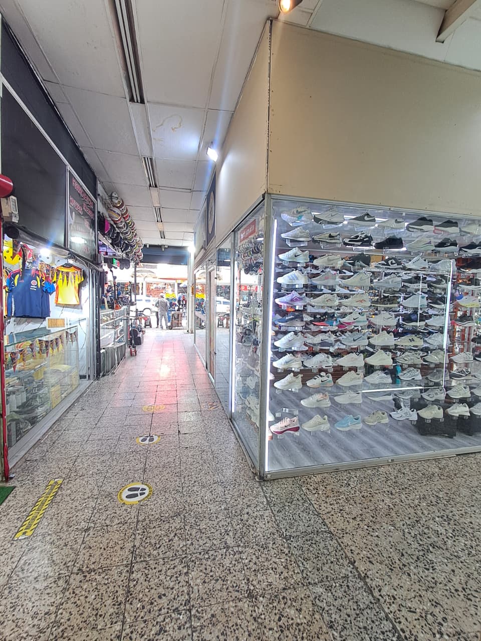Hermosa Bodega En Arriendo En El Ricaurte