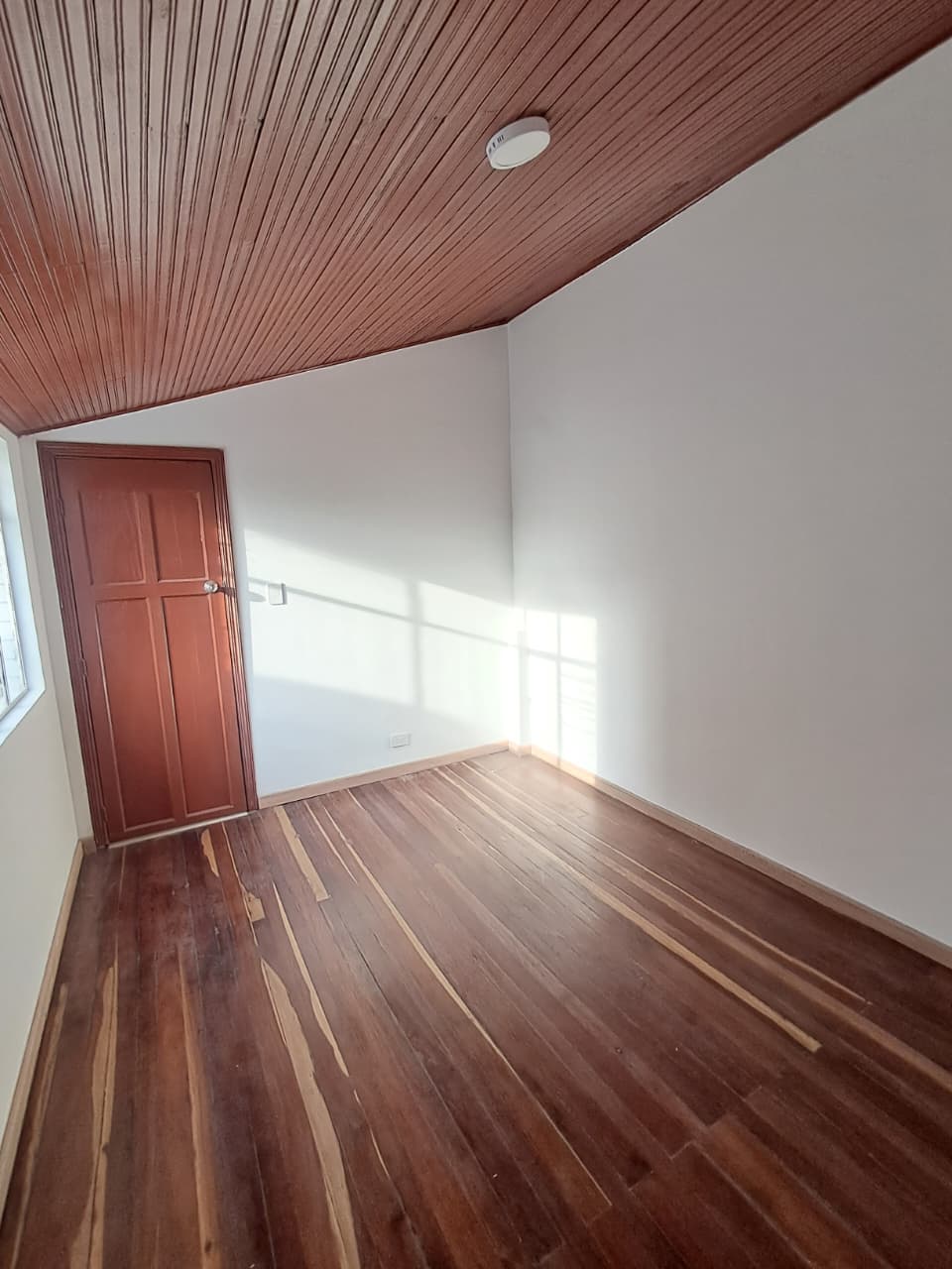 Oportunidad de Inversión Estratégica en Chapinero Casa Rentable de 3 Pisos