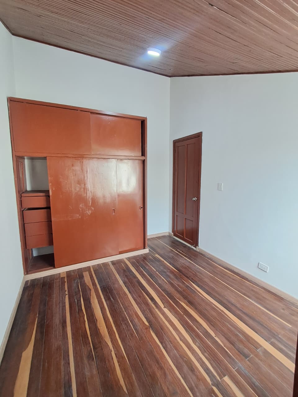 Oportunidad de Inversión Estratégica en Chapinero Casa Rentable de 3 Pisos