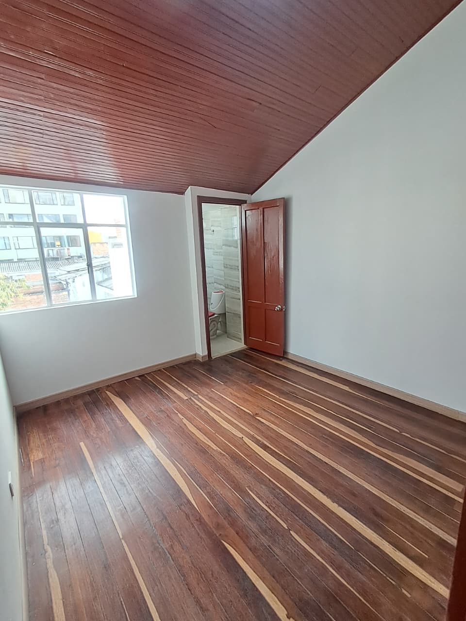 Oportunidad de Inversión Estratégica en Chapinero Casa Rentable de 3 Pisos
