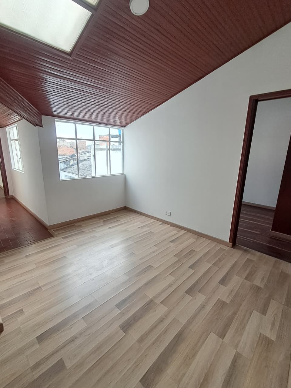 Oportunidad de Inversión Estratégica en Chapinero Casa Rentable de 3 Pisos