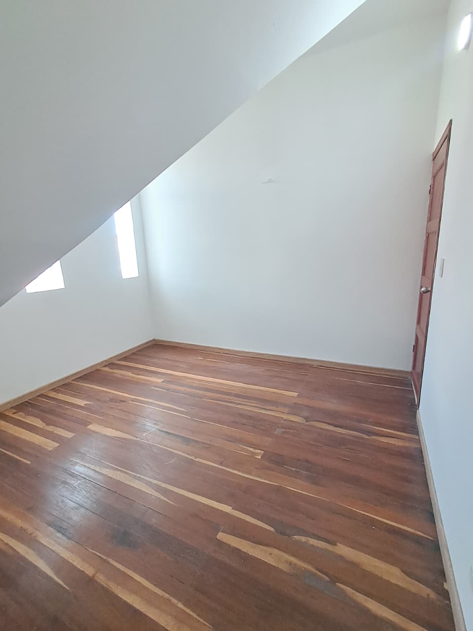 Oportunidad de Inversión Estratégica en Chapinero Casa Rentable de 3 Pisos
