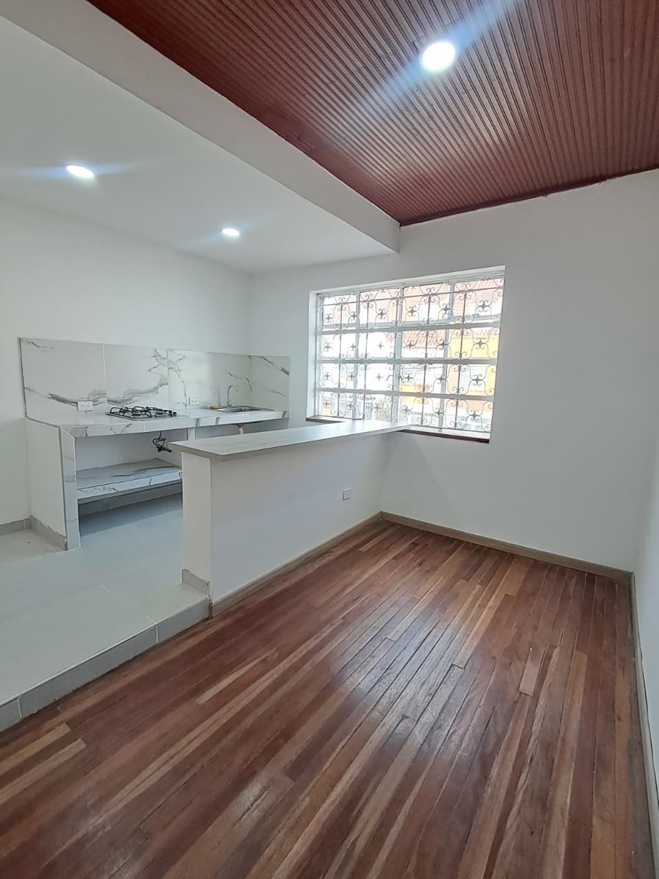 Oportunidad de Inversión Estratégica en Chapinero Casa Rentable de 3 Pisos