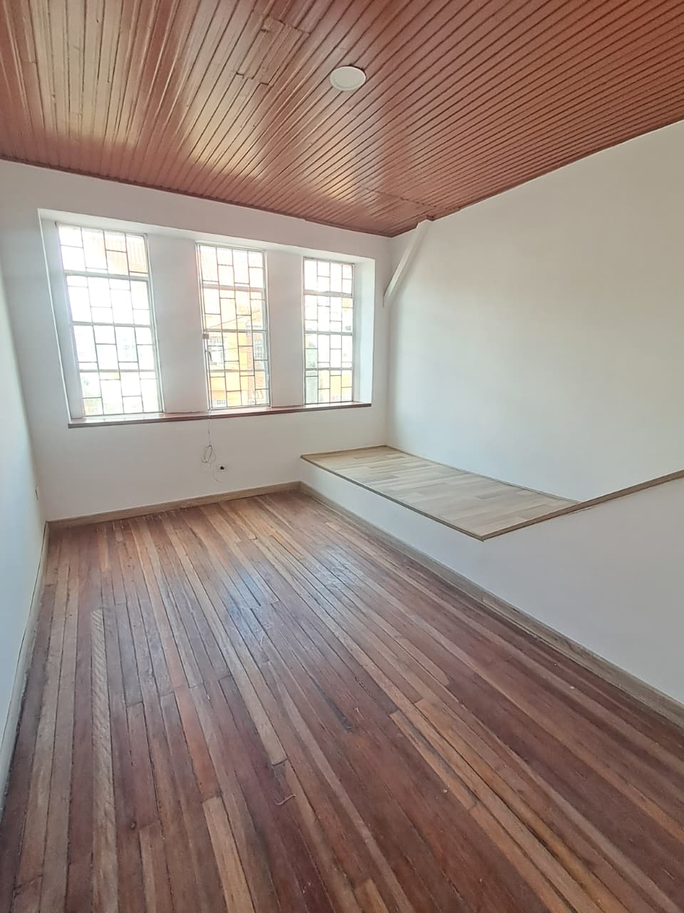 Oportunidad de Inversión Estratégica en Chapinero Casa Rentable de 3 Pisos