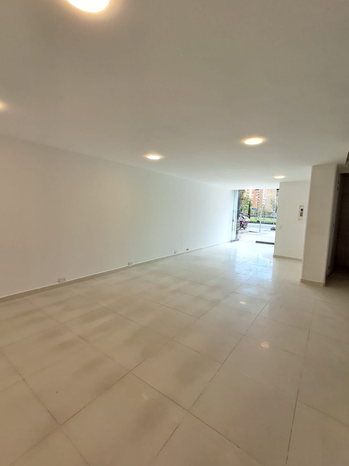 Hermoso Local En Arriendo En Colina