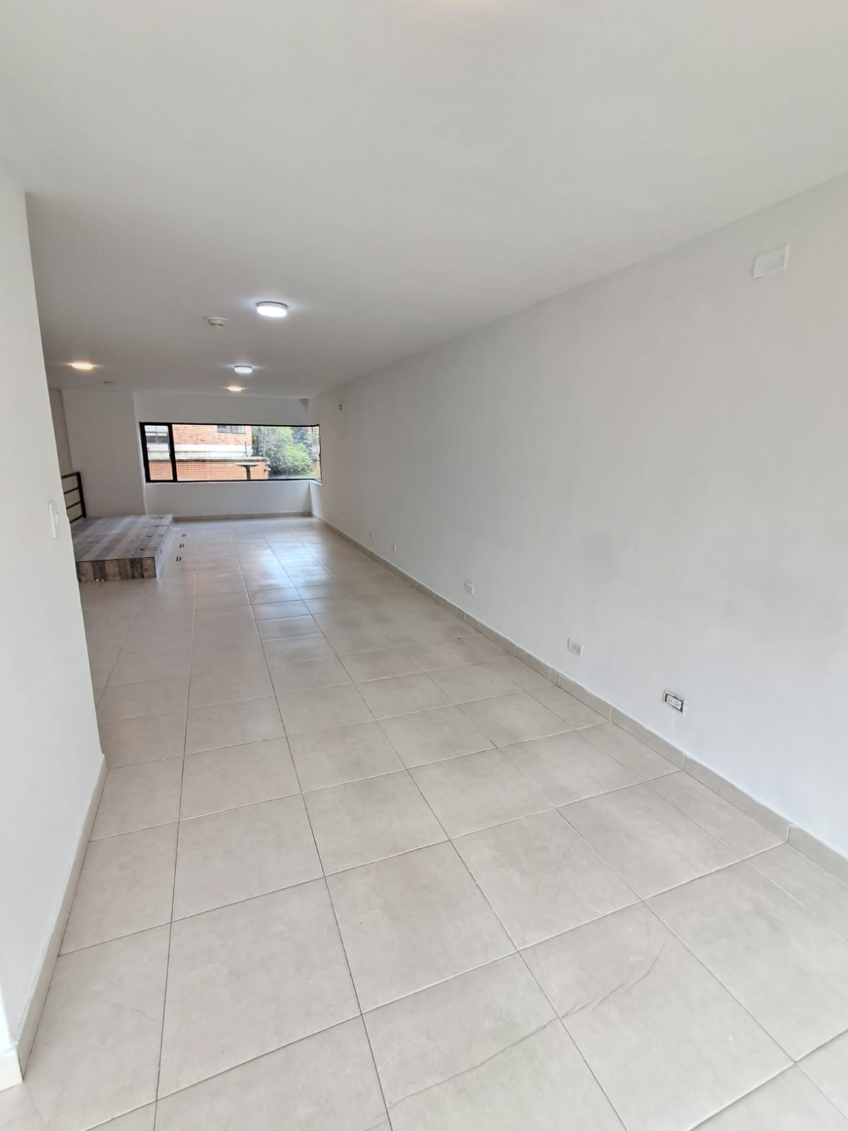 Hermoso Local En Arriendo En Colina