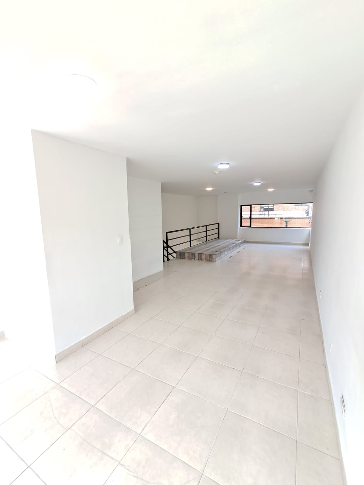 Hermoso Local En Arriendo En Colina