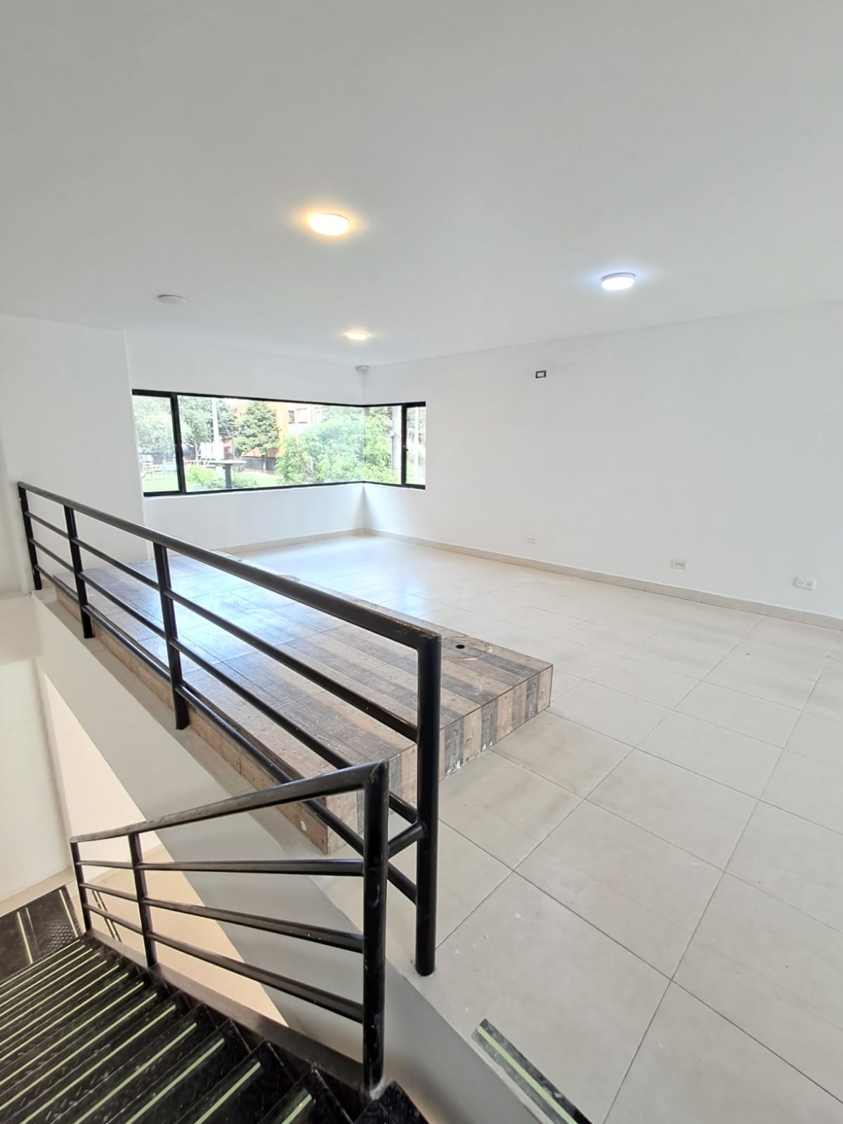 Hermoso Local En Arriendo En Colina