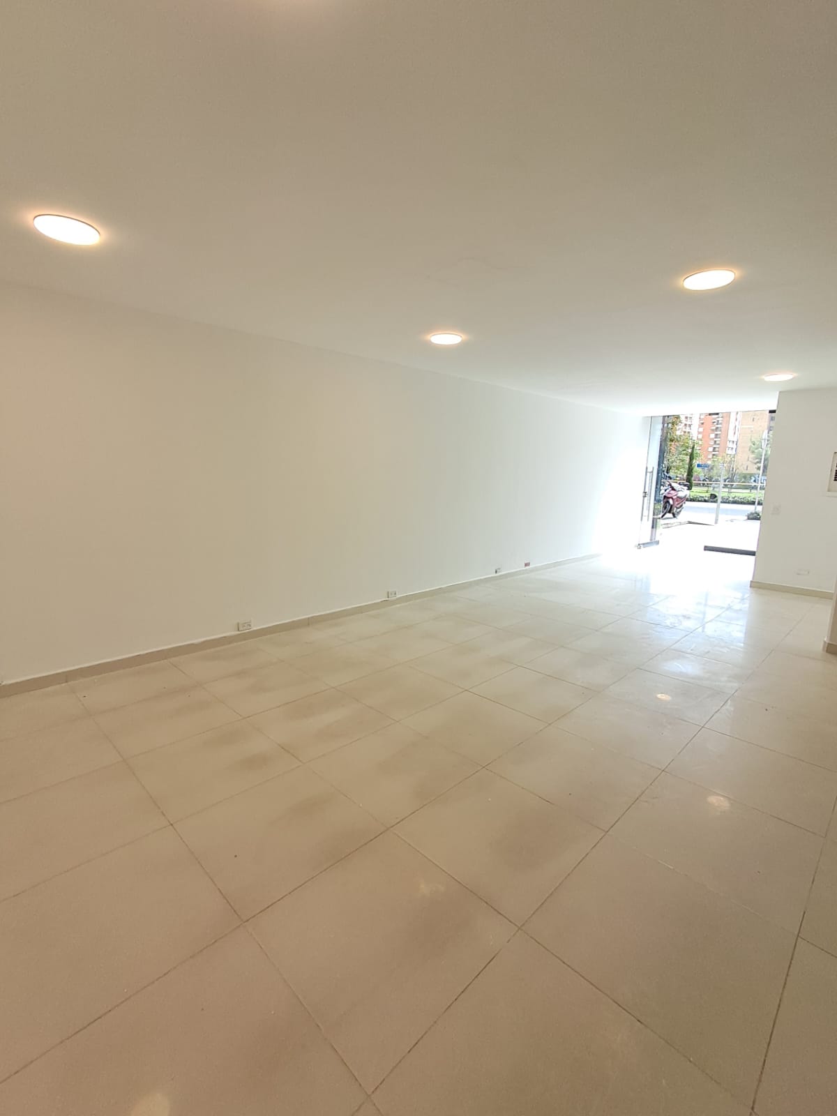 Hermoso Local En Venta En Colina