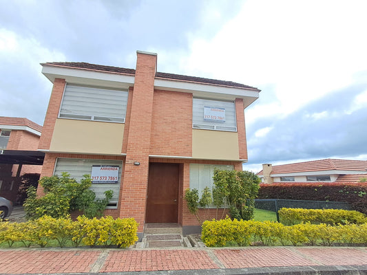 Hermosa Casa En Arriendo En Cajica