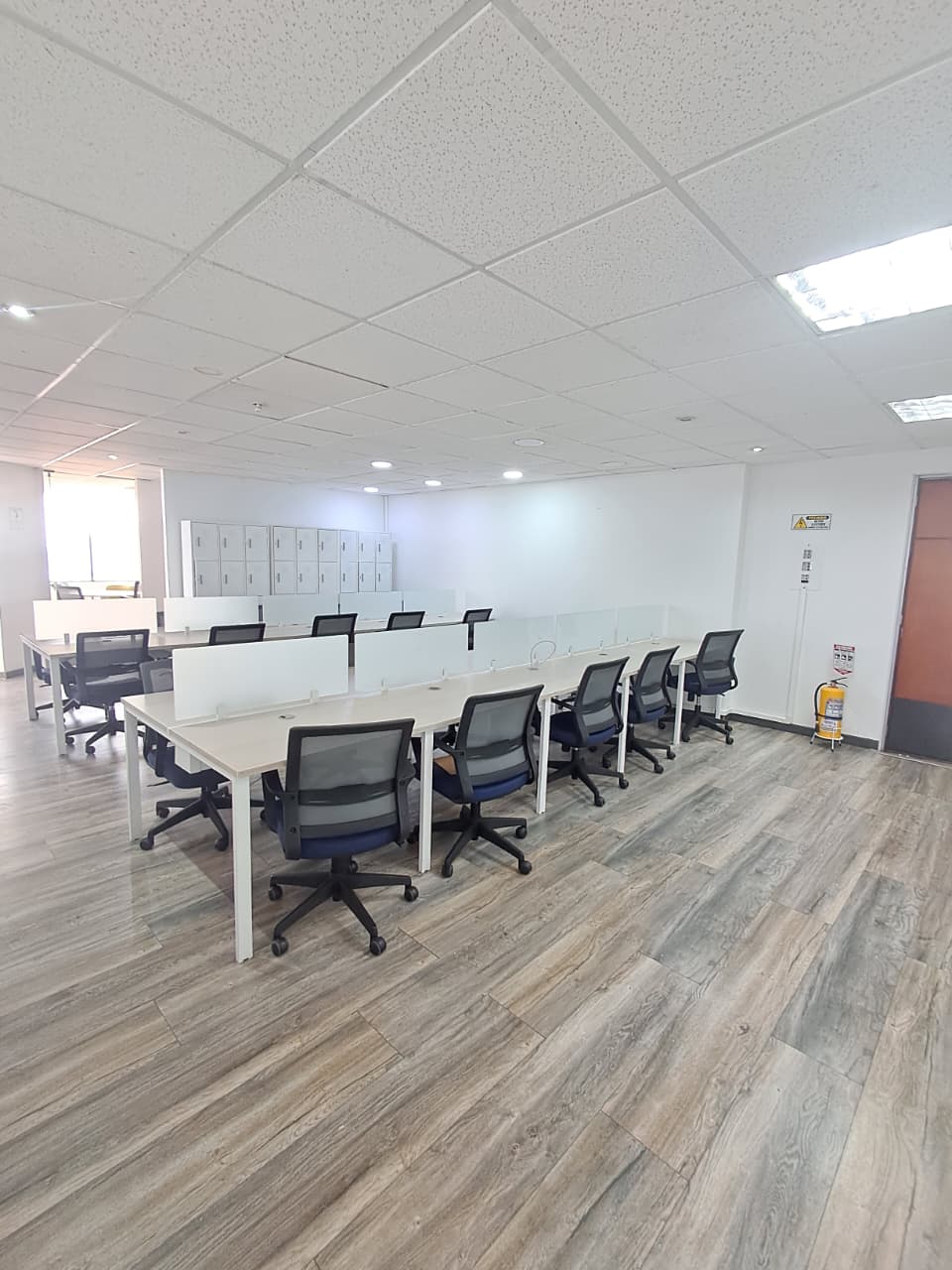 Espectacular Consultorio O Oficina amoblada en arriendo en North Point