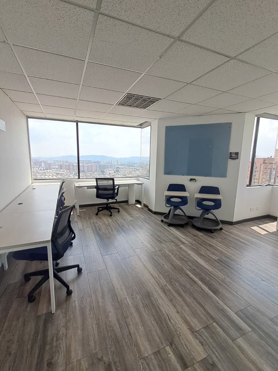 Espectacular Consultorio O Oficina amoblada en arriendo en North Point