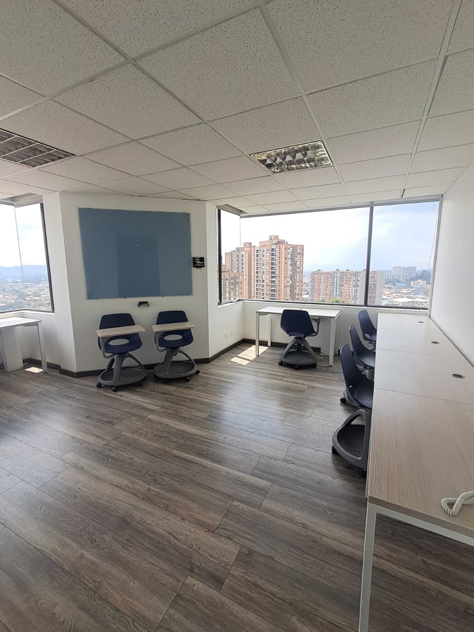 Espectacular Consultorio O Oficina amoblada en arriendo en North Point