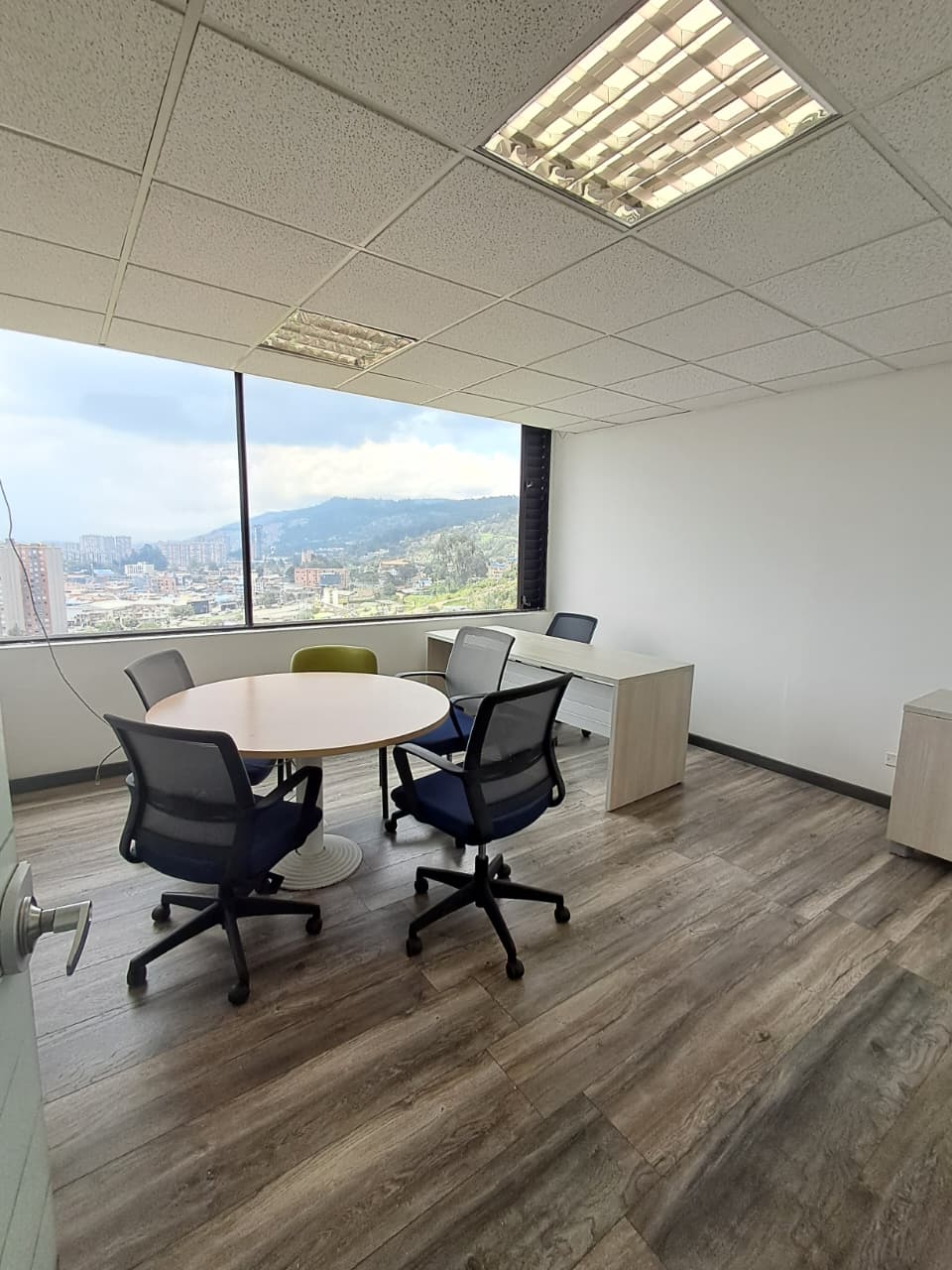Espectacular Consultorio O Oficina amoblada en arriendo en North Point
