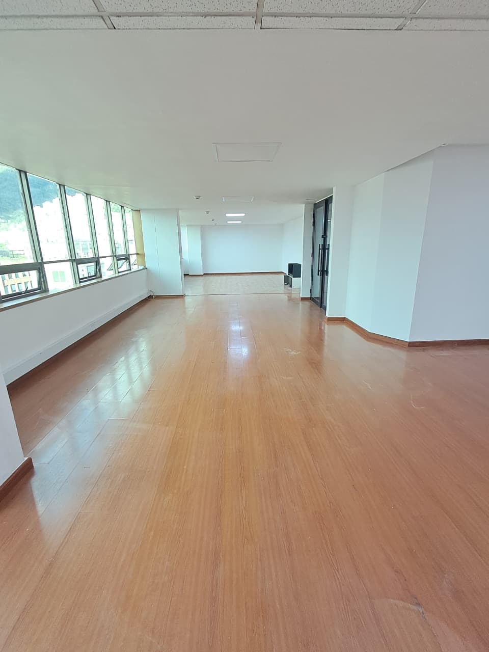 Amplia Oficina En Arriendo En La Cabrera
